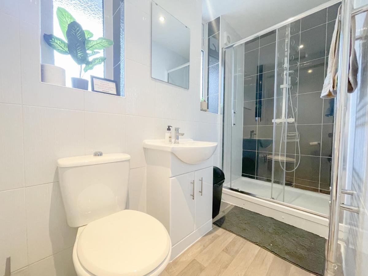 Large 3 Bedroom & 2 Bath - Ground Floor With Parking 伯恩茅斯 外观 照片
